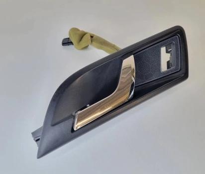Kľučka vnútorná predný ľavá strana 3T0837247 Skoda Superb II