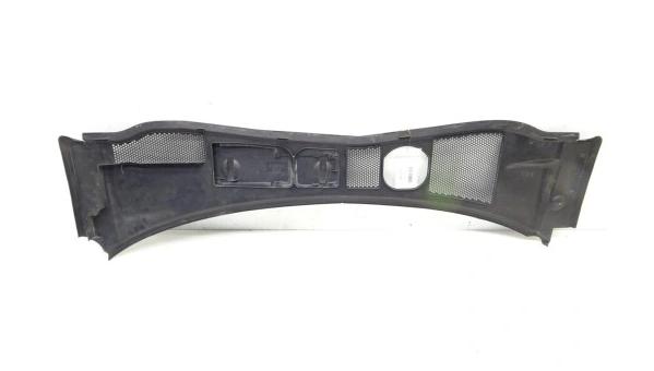 Torpédo, plast pod čelné okno PASSAT B5 LIFT sedan 4D 00-05 3B1819447