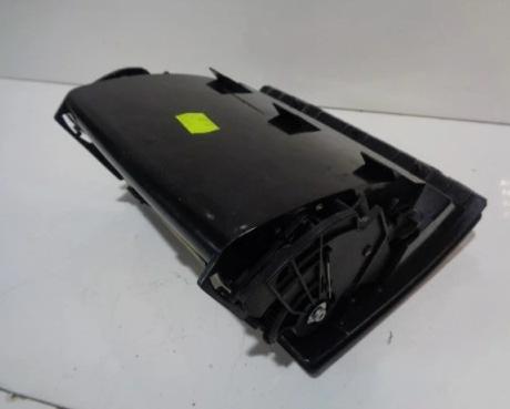 Priehradka, kastlík prístrojovky VW TOUAREG 7L6857919A