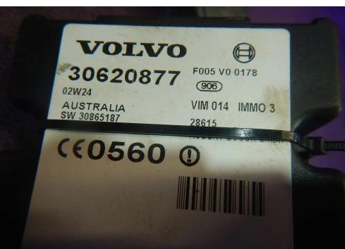 VOLVO V40 I 02-04 spinačka kľúč Kocka, vložka