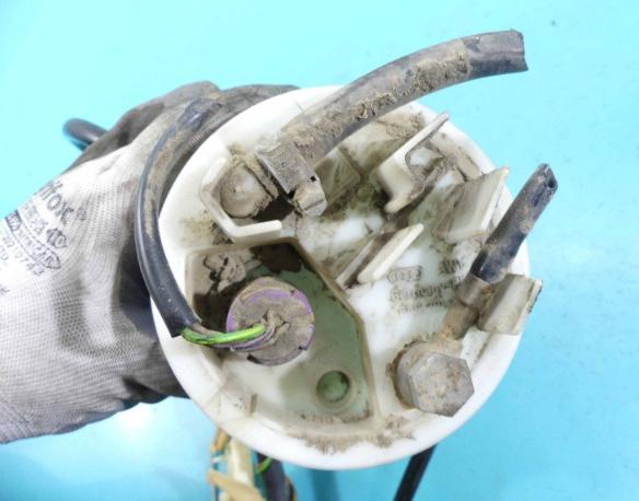 čerpadlo palivo Audi 80 B4 2.0 - 8A0201319