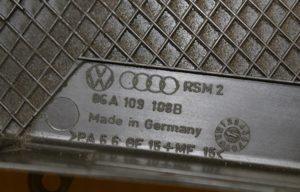 Kryt Obal 2.0B 8V PASSAT B5 FL 06A109108B