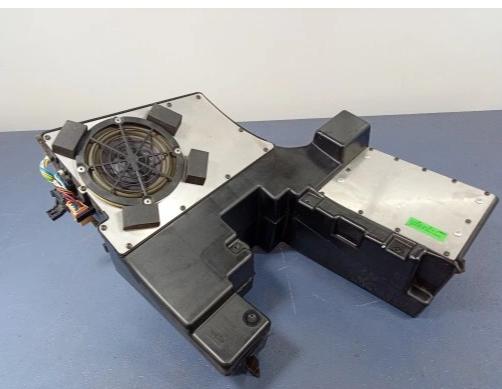AUDI A4 B5 AVANT reproduktor subwoofer BOSE 8D9035381B