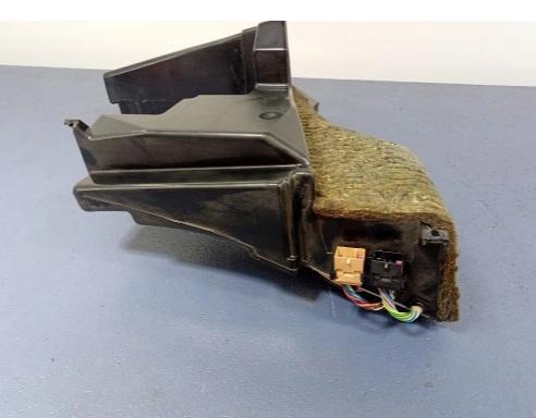 AUDI A4 B5 AVANT reproduktor subwoofer BOSE 8D9035381B