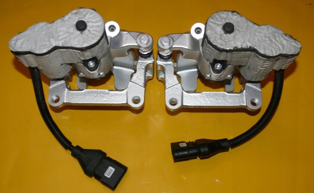 SVORKY: ľavy pravy zad AUDI A8 D3 LIFT 280/22 05-