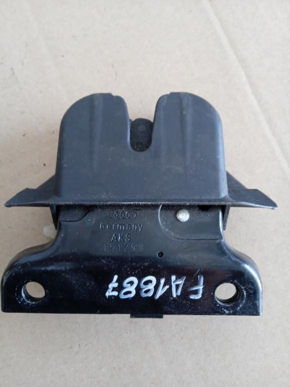Audi A4 B5 lift kombi zámek: skrutka: kufra