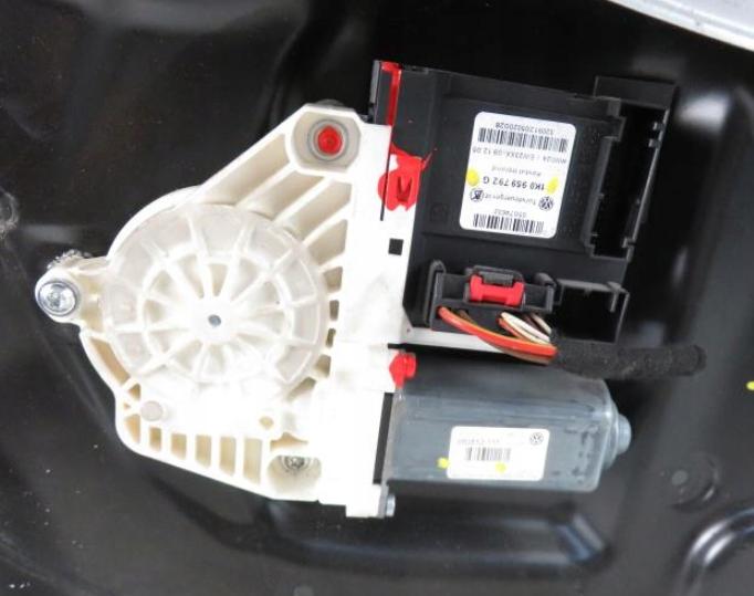Mechanizmus okna pravy predný PASSAT B6