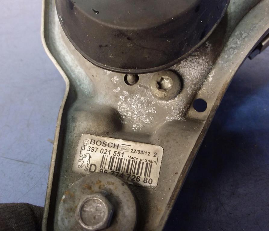 PEUGEOT 508 Motorček stieračov predný pravy 1397220613