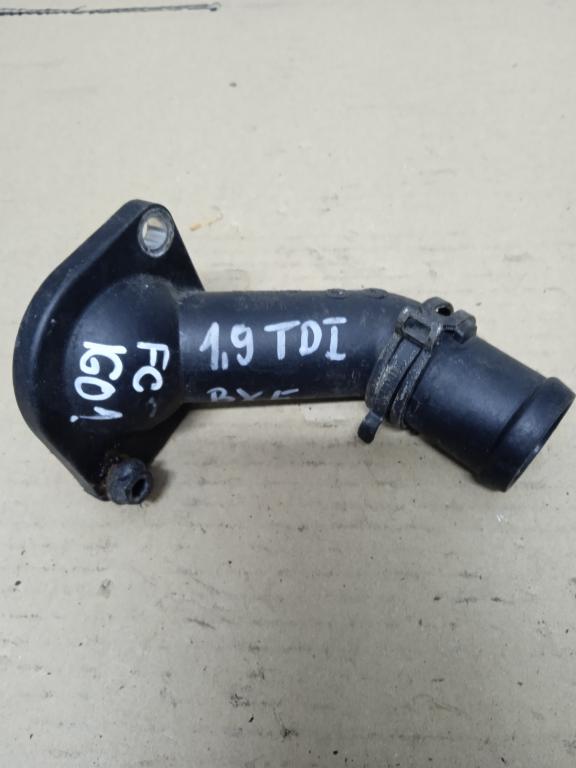 VW AUDI SEAT SKODA 1.9 TDI priruba vody 038121121D
