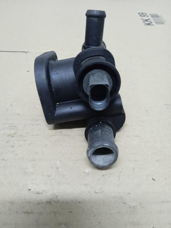 VW SEAT SKODA AUDI - Obal termostatu 038121132D