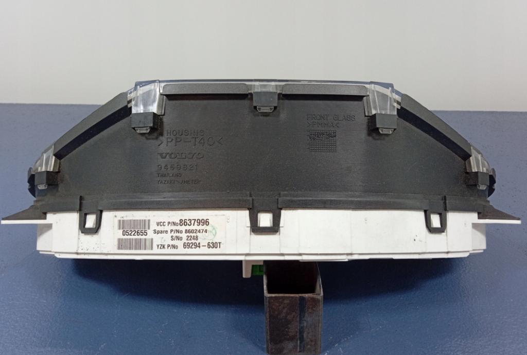 VOLVO S60 I V70 2.4 D5 Prístrojovka ,dislpej EU 8637996