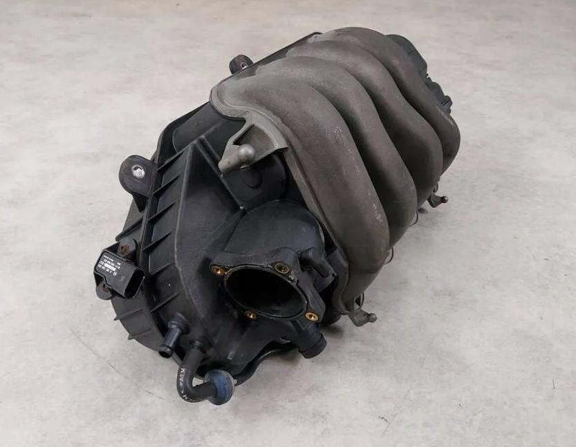 Potrubie sacie, sanie Volkswagen Golf   06F133210D
