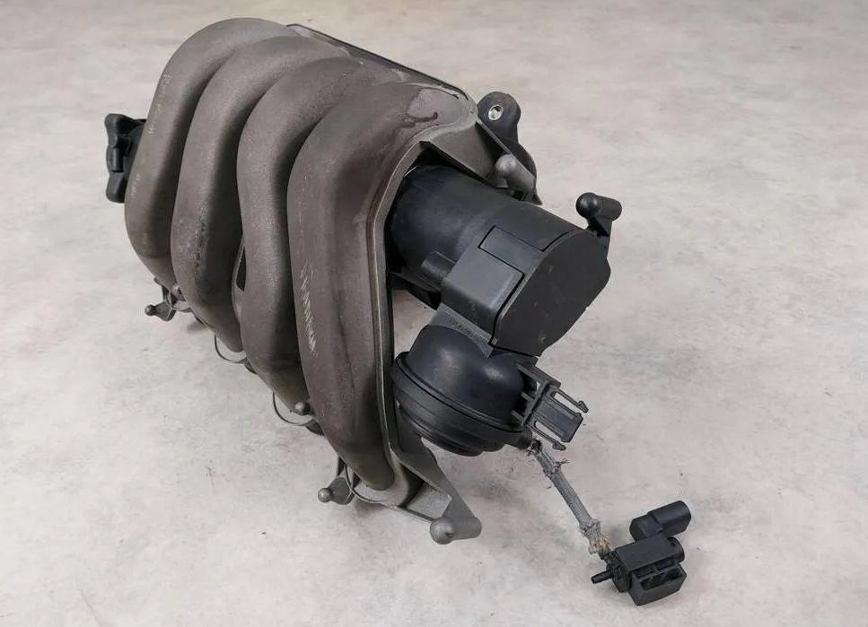 Potrubie sacie, sanie Volkswagen Golf   06F133210D