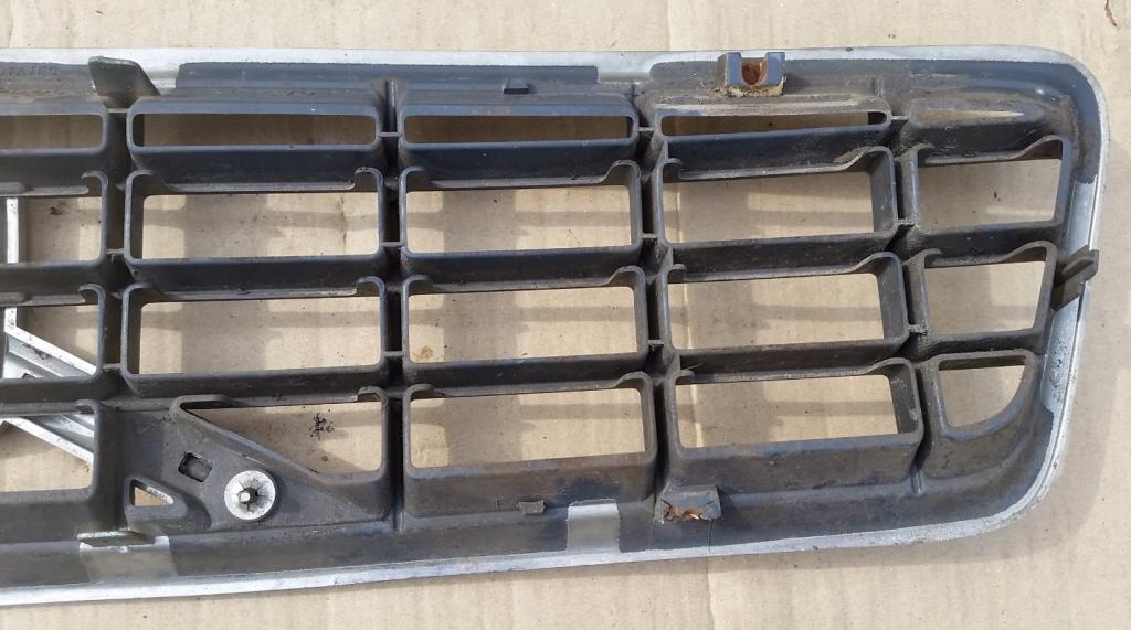 Mriežka maska VOLVO S40 V40 LIFT 2000-2004