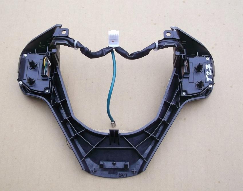 Toyota AVENSIS T27  Prepínač volantu multifunkčný 45100-05570-D