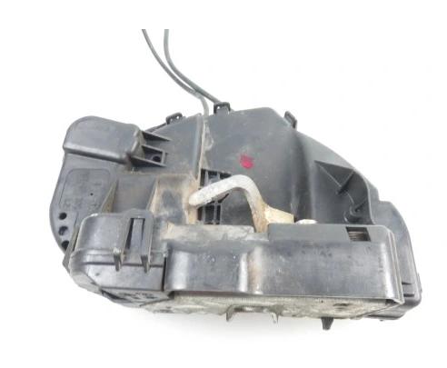 zámok ľavy zadný MERCEDES-BENZ W203 2037300135