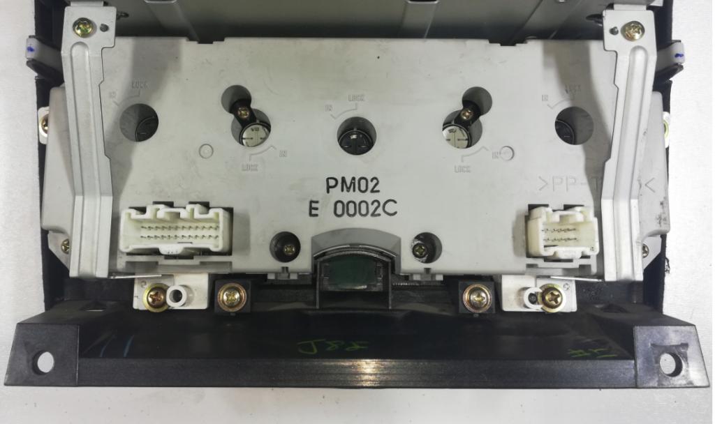 Panel: Rádio: konzola: Radio Mazda 6 FF011068B