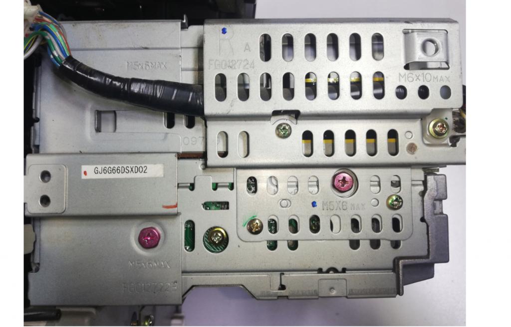 Panel: Rádio: konzola: Radio Mazda 6 FF011068B