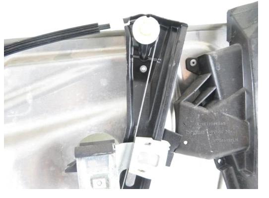 Mechanizmus okna ľavy predný MERCEDES C W204 963757-102