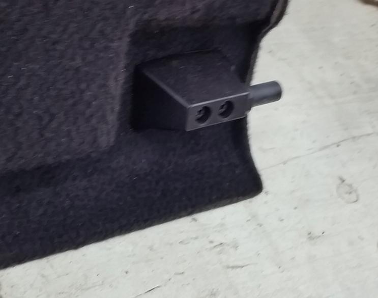 Pláto zad kufra SEAT LEON II