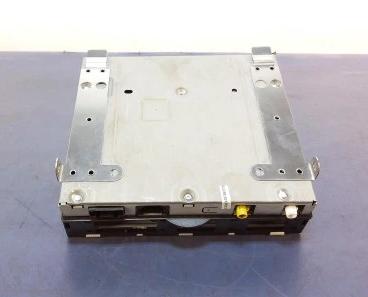 AUDI A6 C6 TUNER radia 4F0035541L kod nemame