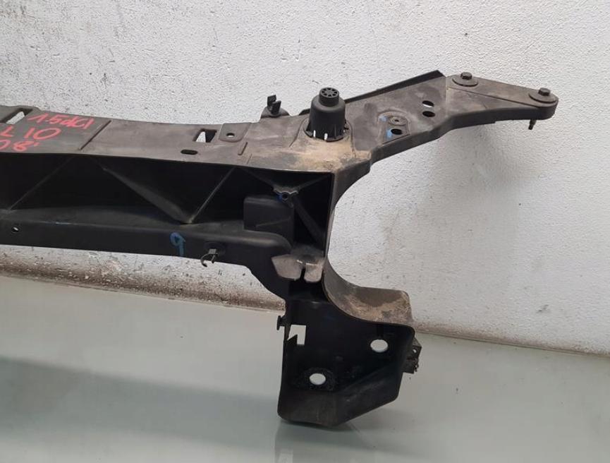 Držiak predný Výstuha CLIO III 8200290143