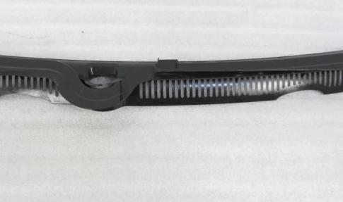 Torpédo, plast pod čelné okno AUDI A4 8E1819403