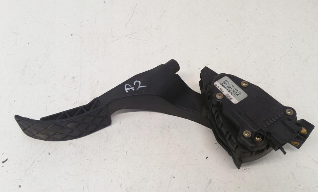 pedal plyn:  Audi A2