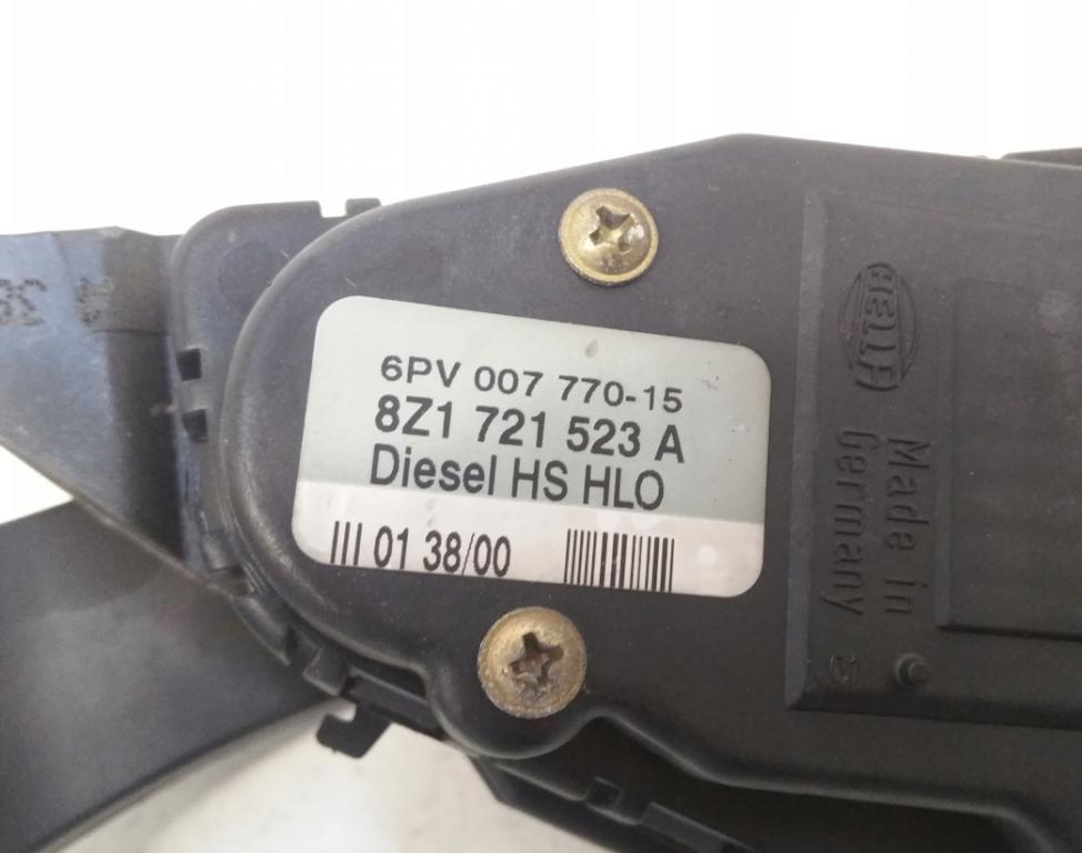 pedal plyn:  Audi A2