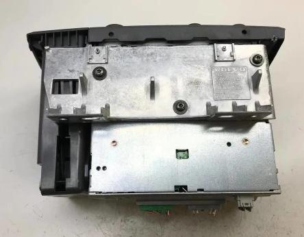 Volvo V70 2004  Rádio   8633166-1 kód nemáme