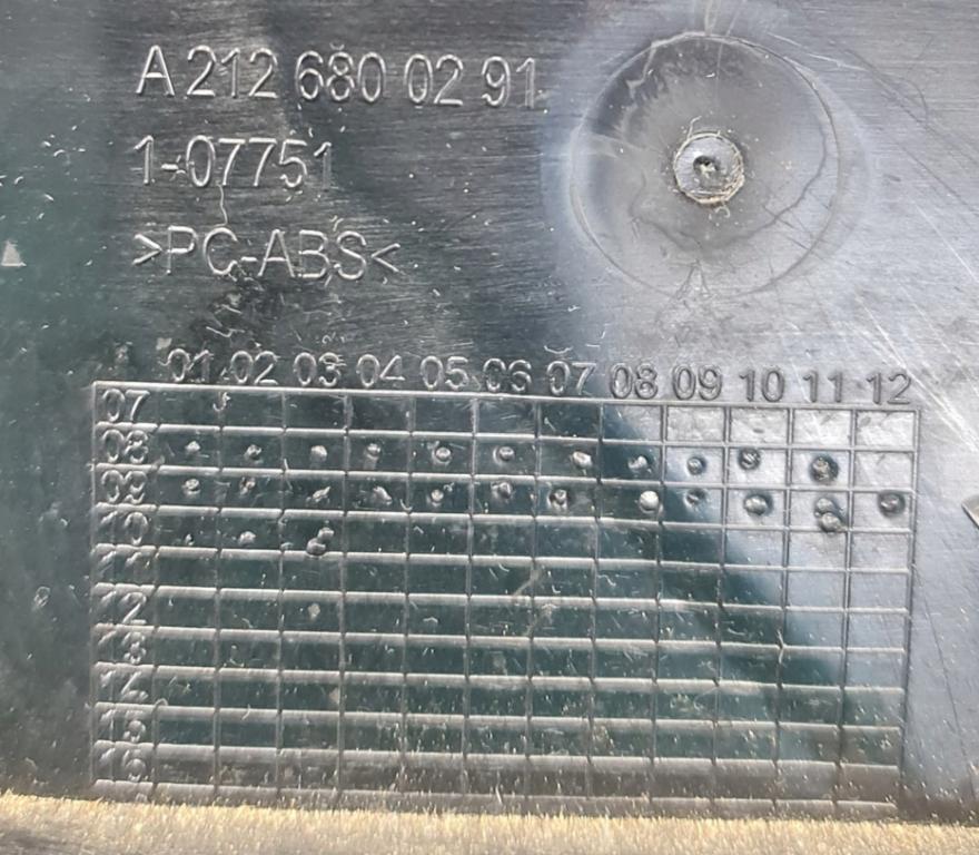 Priehradka, kastlík spolujazdca MERCEDES W212  Európa