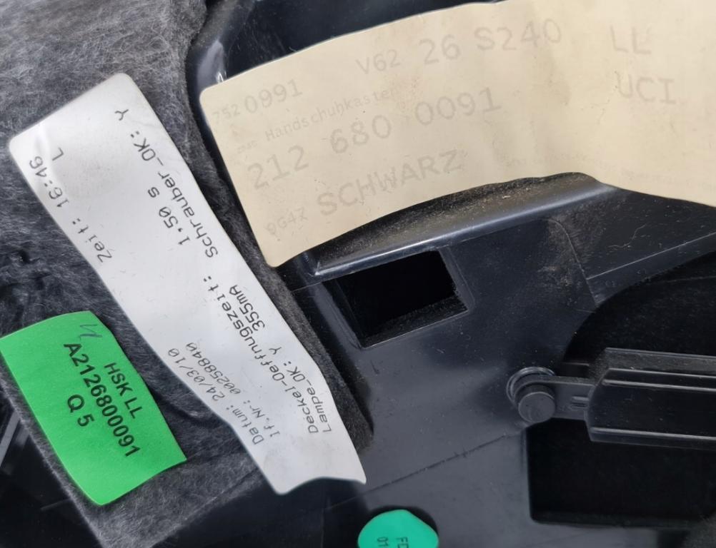 Priehradka, kastlík spolujazdca MERCEDES W212  Európa