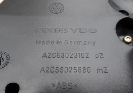 Prístrojovka ,dislpej VW TOURAN I 1.9 TDI 1T0920862A