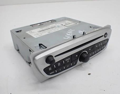 RADIO CD MP3  RENAULT MEGANE SCENIC III  281159243R -- kód nemáme --