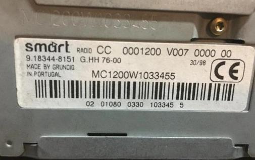 SMART 450 FORTWO RADIO GRUNDIG -- kód nemáme --