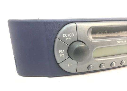 SMART 450 FORTWO RADIO GRUNDIG -- kód nemáme --