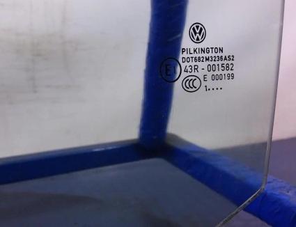 VW TOURAN I LIFT Okno Dvere predný ľavá strana 11R