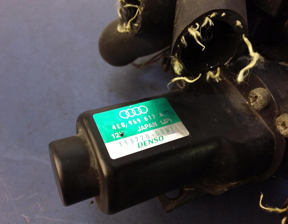 AUDI A8 D3 4.2 MPI Magnetický ventil vody 4E0959617A