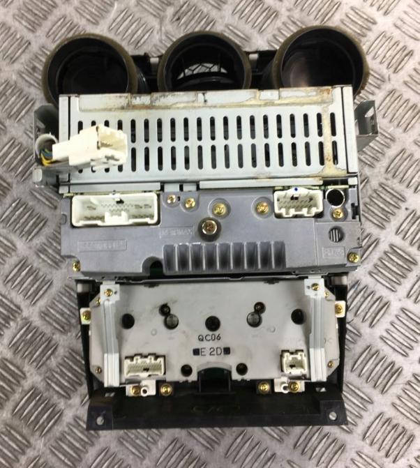 Radio panel kúrenia klimatizácie Mazda 6  GJ6G66DSXE02 -- KOD NEMAME --