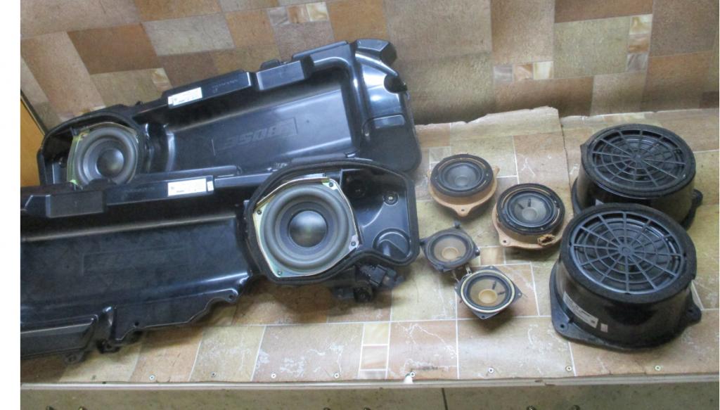 Audi A6 C6  reproduktor: BOSE -