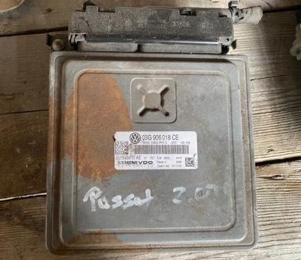 VW PASSAT B6  2.0 TDI  riadiaca jednotka  03G906018CE