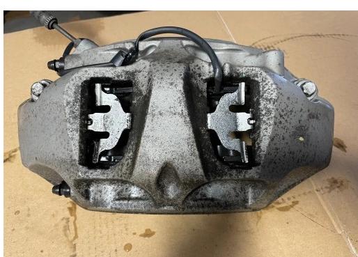 AUDI Q7 4M Brzdič strmeň predný ľavy 4M0615105BC