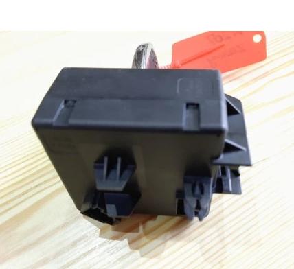 Spínačka kľúč Mercedes W204 A2075450108