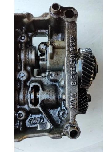 čerpadlo Olej VW Passat B6 2.0 TDI 03G103535B