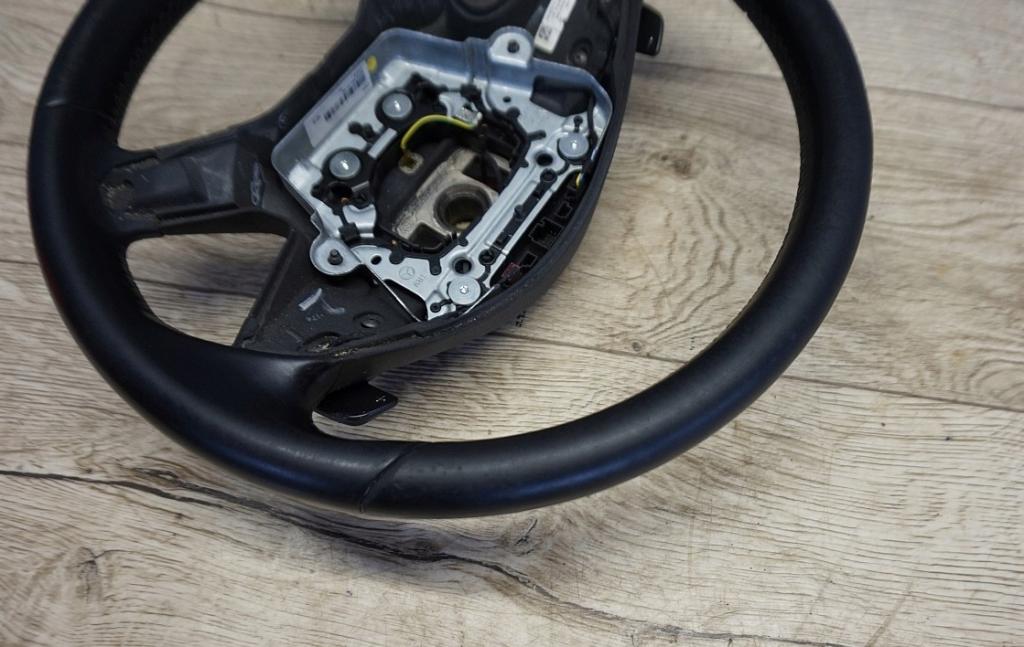Mercedes w212: volant Trieda E koža: lopatky