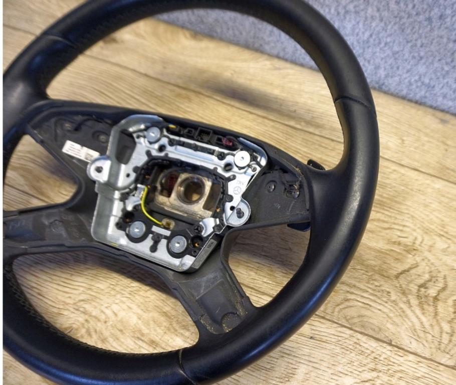Mercedes w212: volant Trieda E koža: lopatky