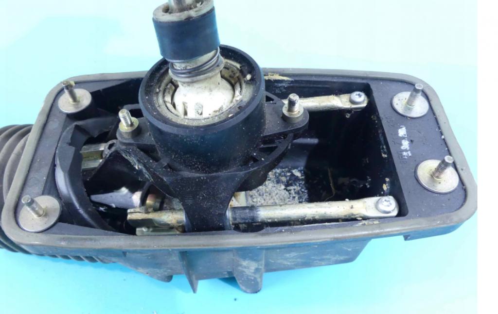 Kulisa  6R AUDI A4 B6 1,9TDI 8E0711025