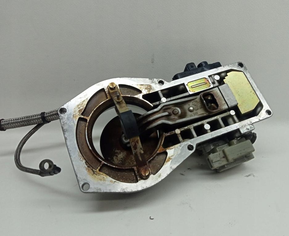 Rozdeľovač paliva AUDI 80 0438101005 0438121011