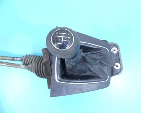 Kulisa  6R AUDI A4 B6 1,9TDI 8E0711025