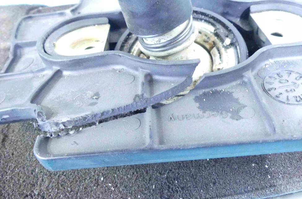 Kulisa  6R AUDI A4 B6 1,9TDI 8E0711025